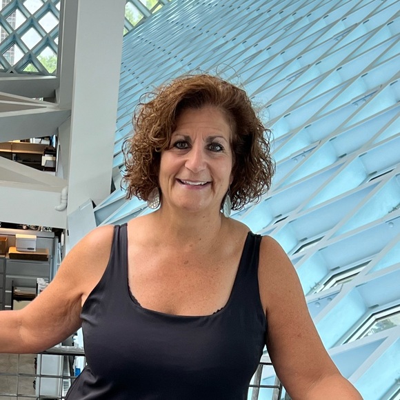 Meet your Posher, Kris - Picture 1 of 1